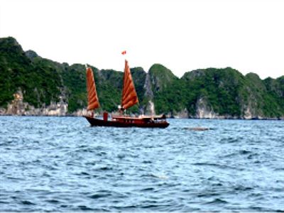 Ha Long Bay: Sailing - Kayaking - Camping (2 days/1night)
